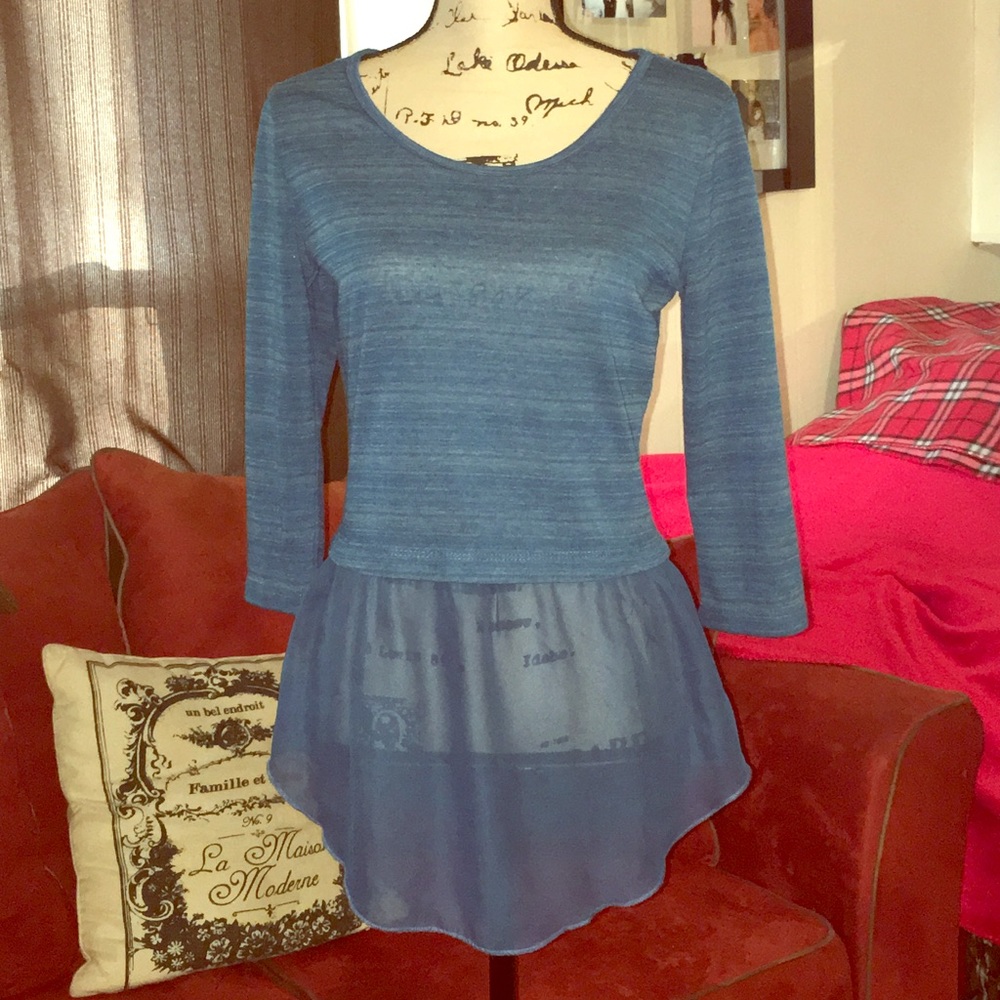 Quarter length sleeves top